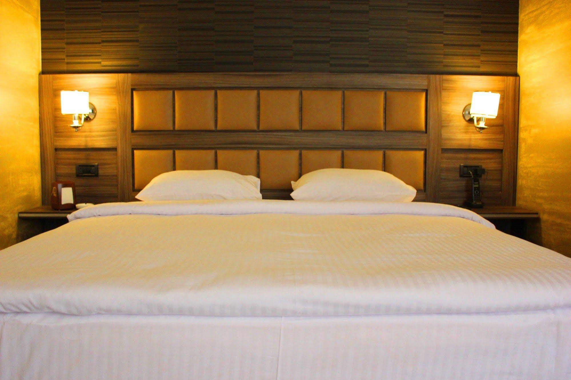 Avan Plaza Hotel Ereván Exterior foto